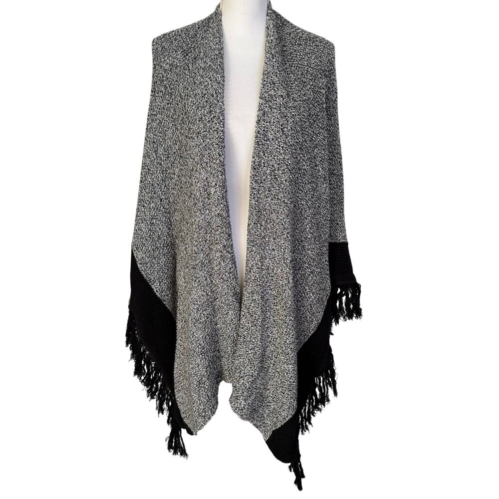 Cabi Shawl 3361 Women's One Size OS Pepper Black White Fringe Cape Sweater